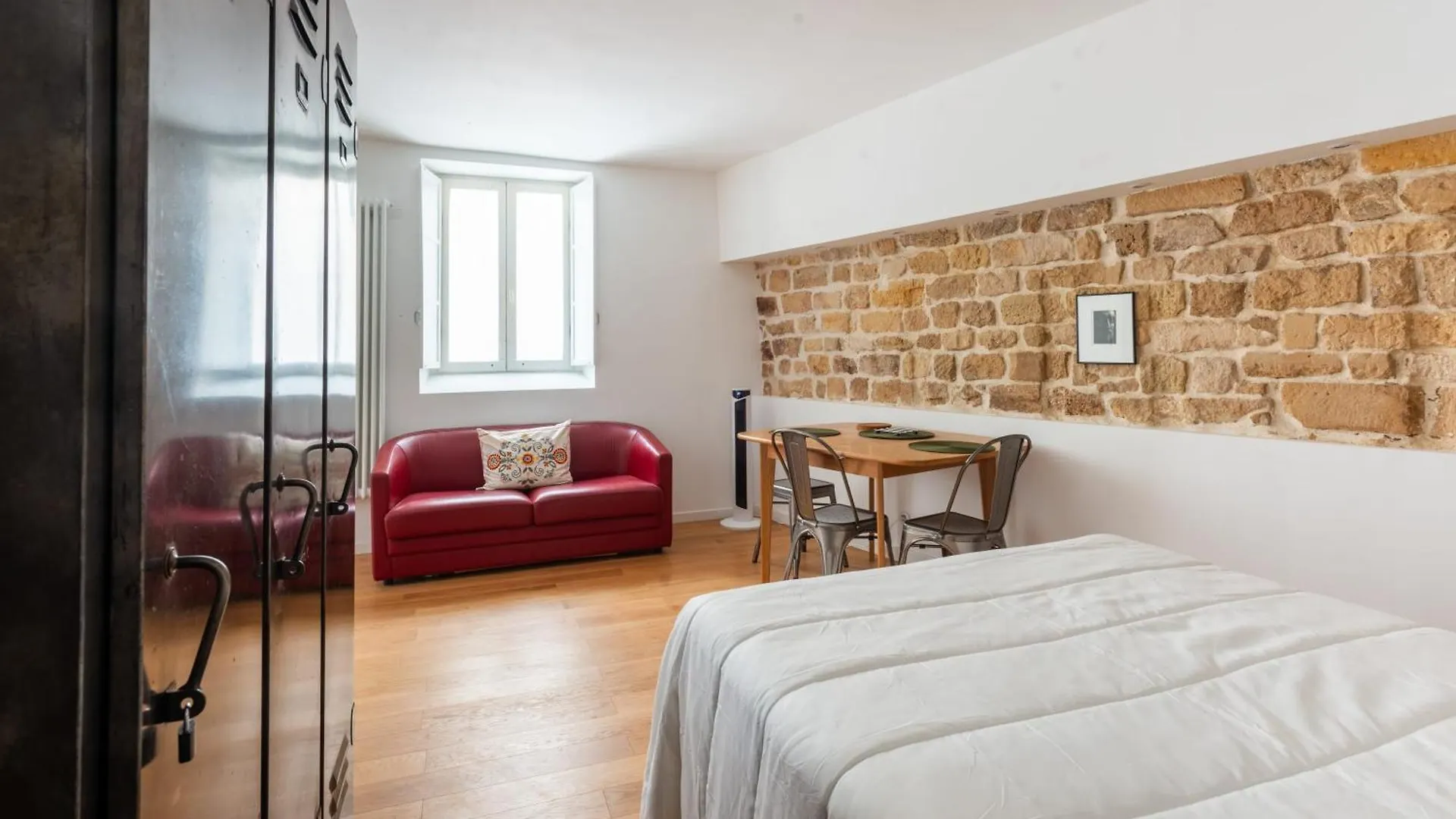Stylish Studio Apartment Canal Saint-Martin Paris France