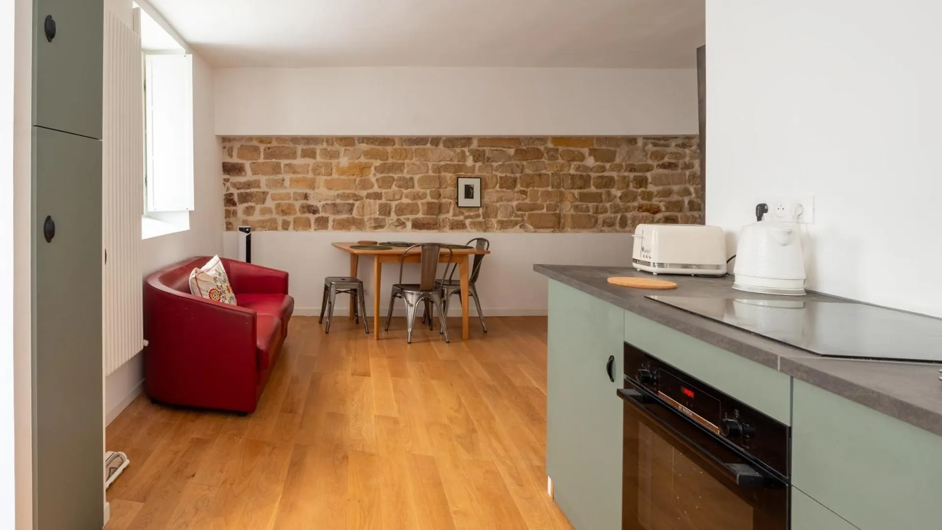 Stylish Studio Apartment Canal Saint-Martin Paris