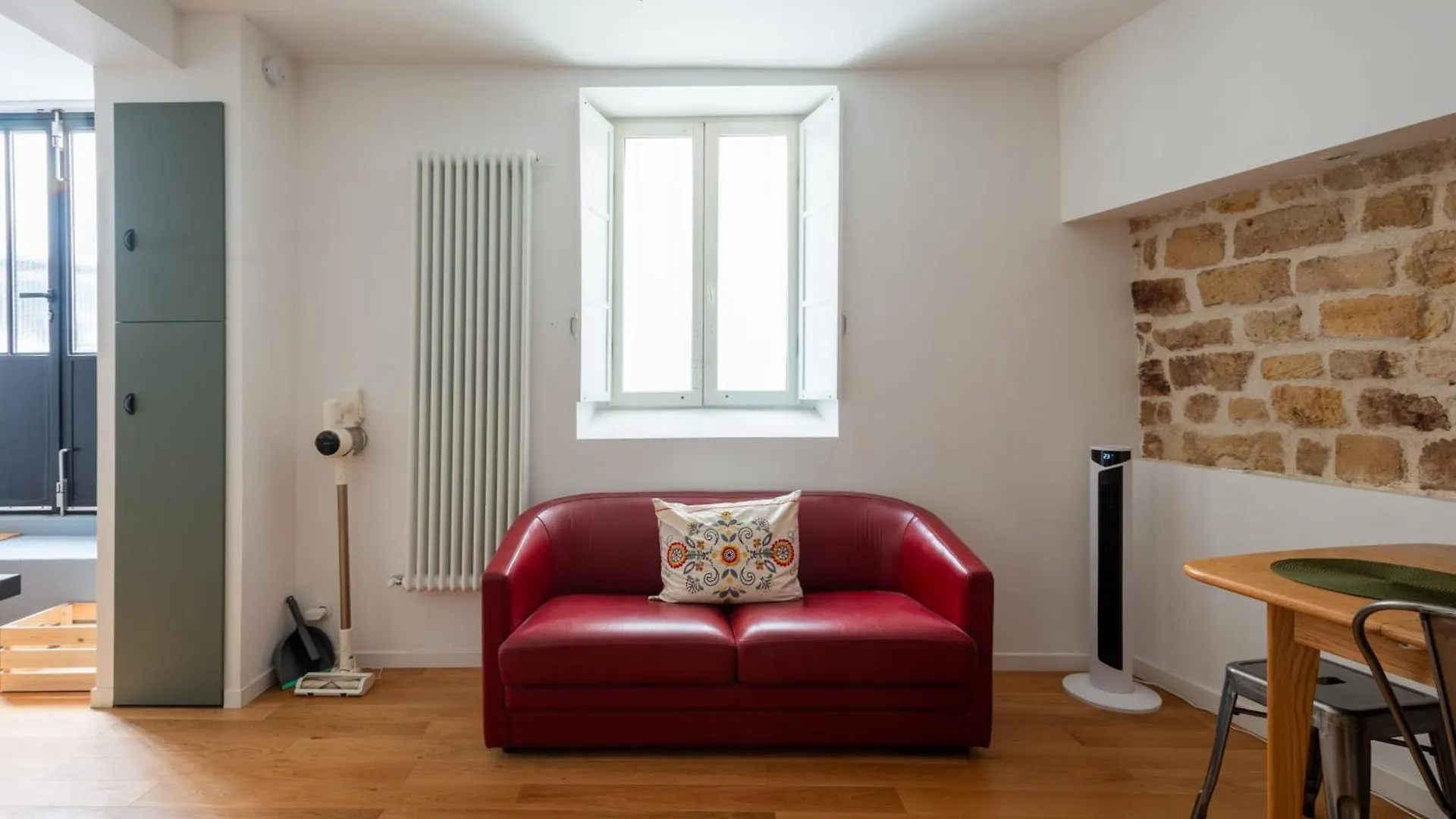 Stylish Studio Apartment Canal Saint-Martin Paris 0*,  France