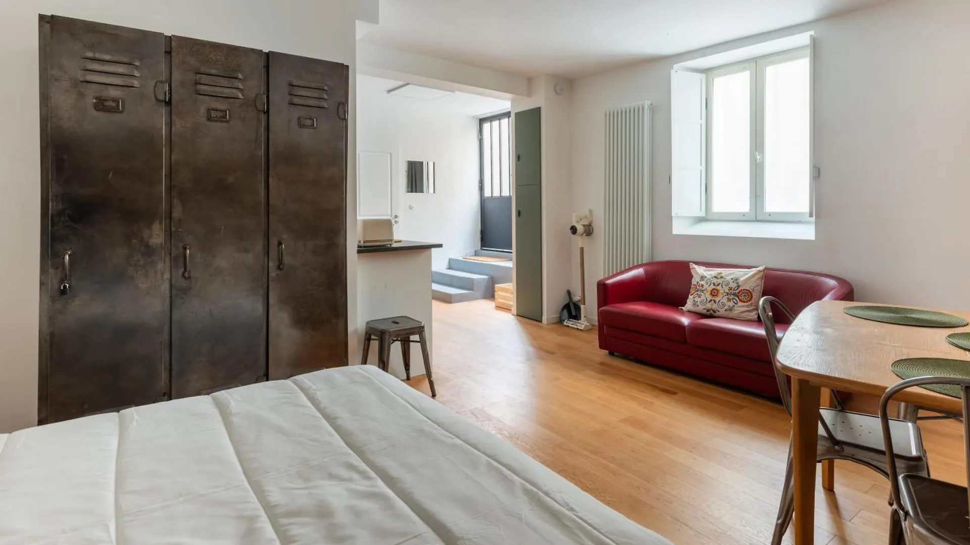 Stylish Studio Apartment Canal Saint-Martin Paris