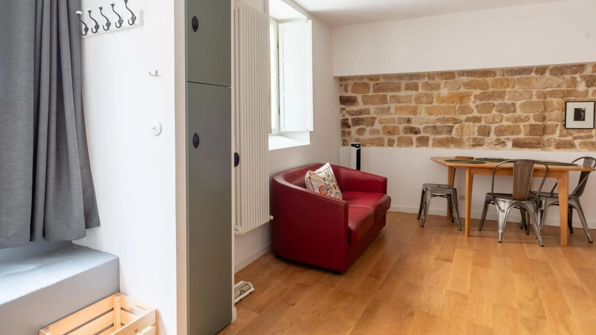 Stylish Studio Apartment Canal Saint-Martin Paris France