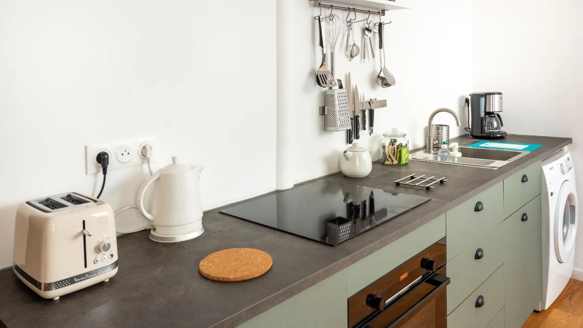Stylish Studio Apartment Canal Saint-Martin Paris