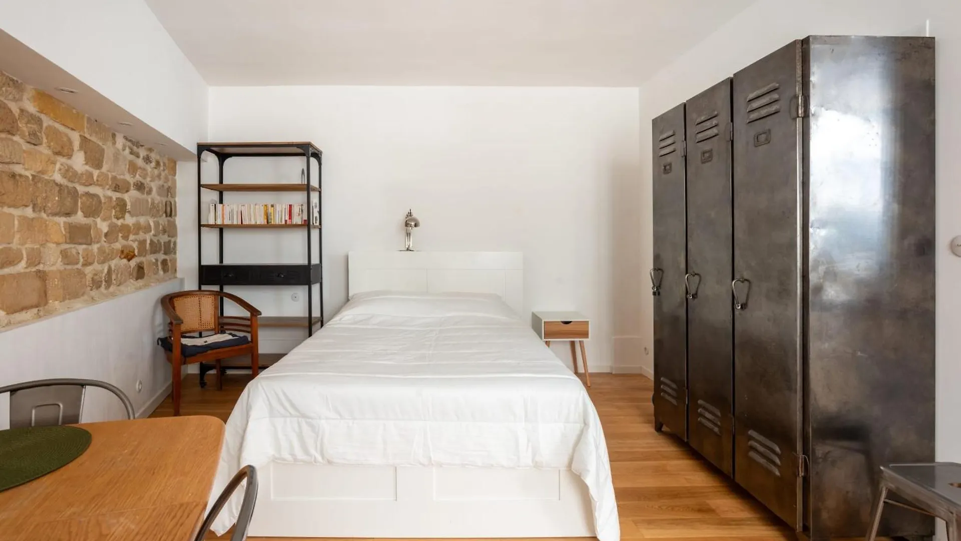 Stylish Studio Apartment Canal Saint-Martin Paris