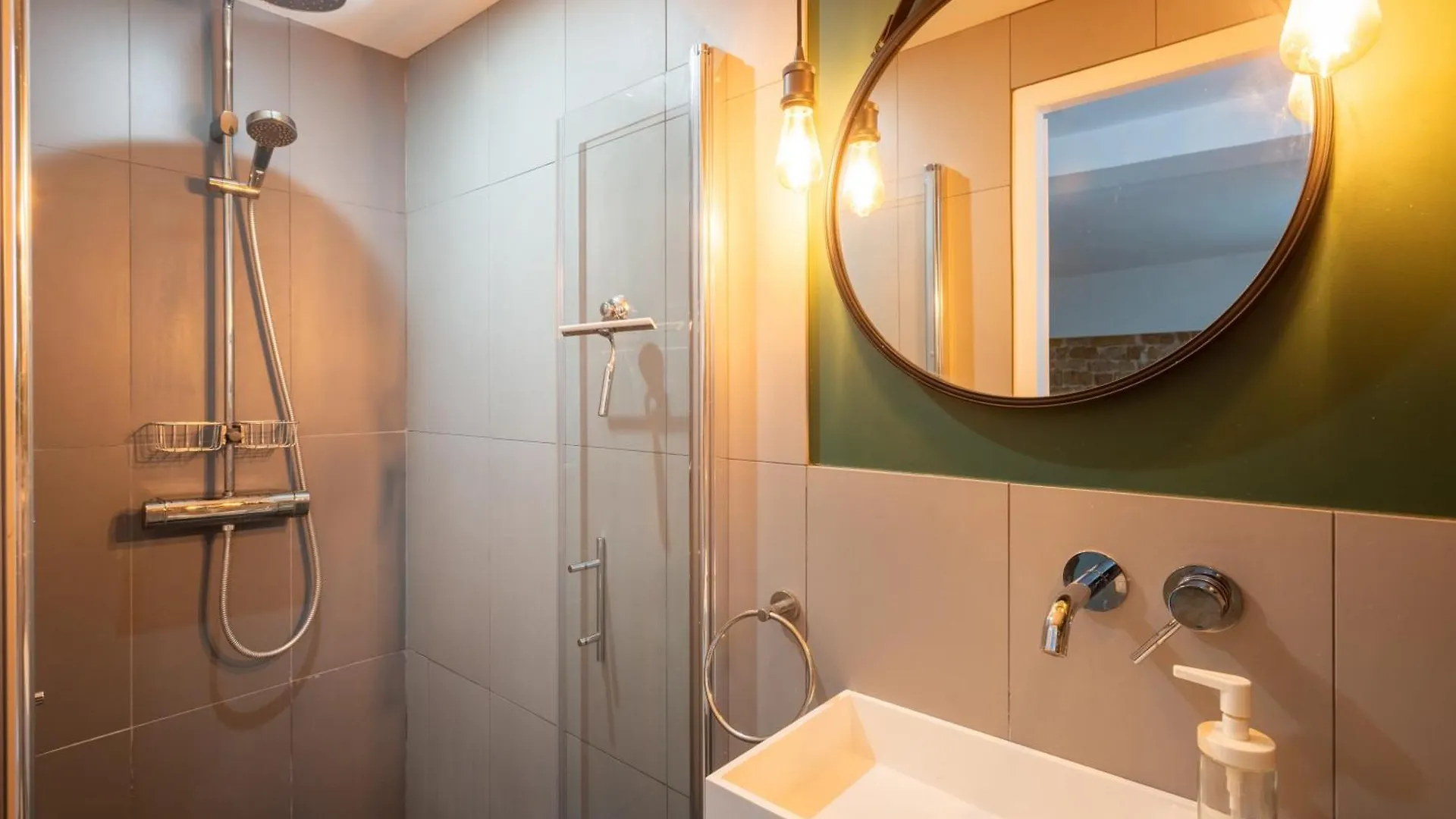 Stylish Studio Apartment Canal Saint-Martin Paris France