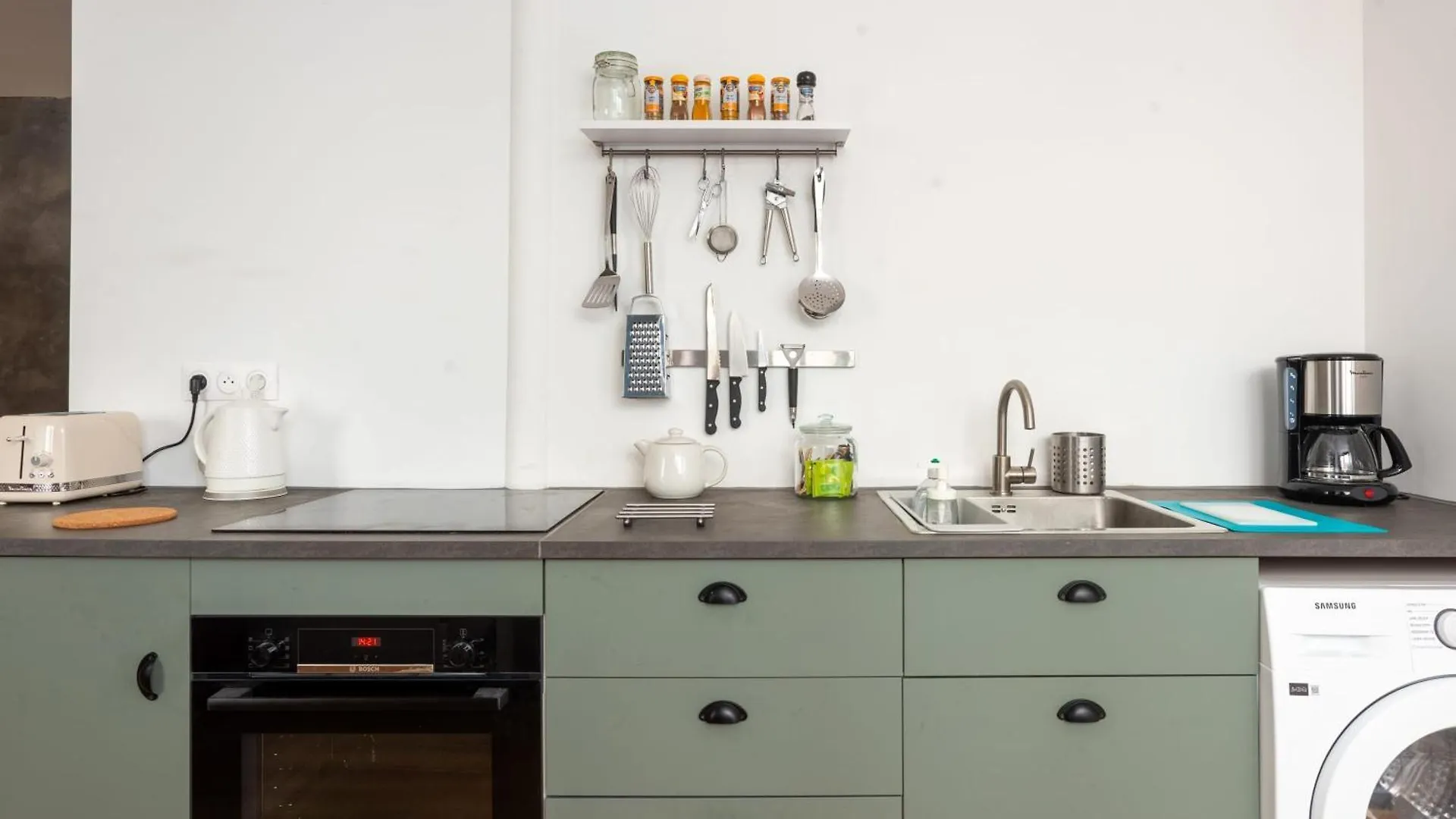 Stylish Studio Apartment Canal Saint-Martin Paris