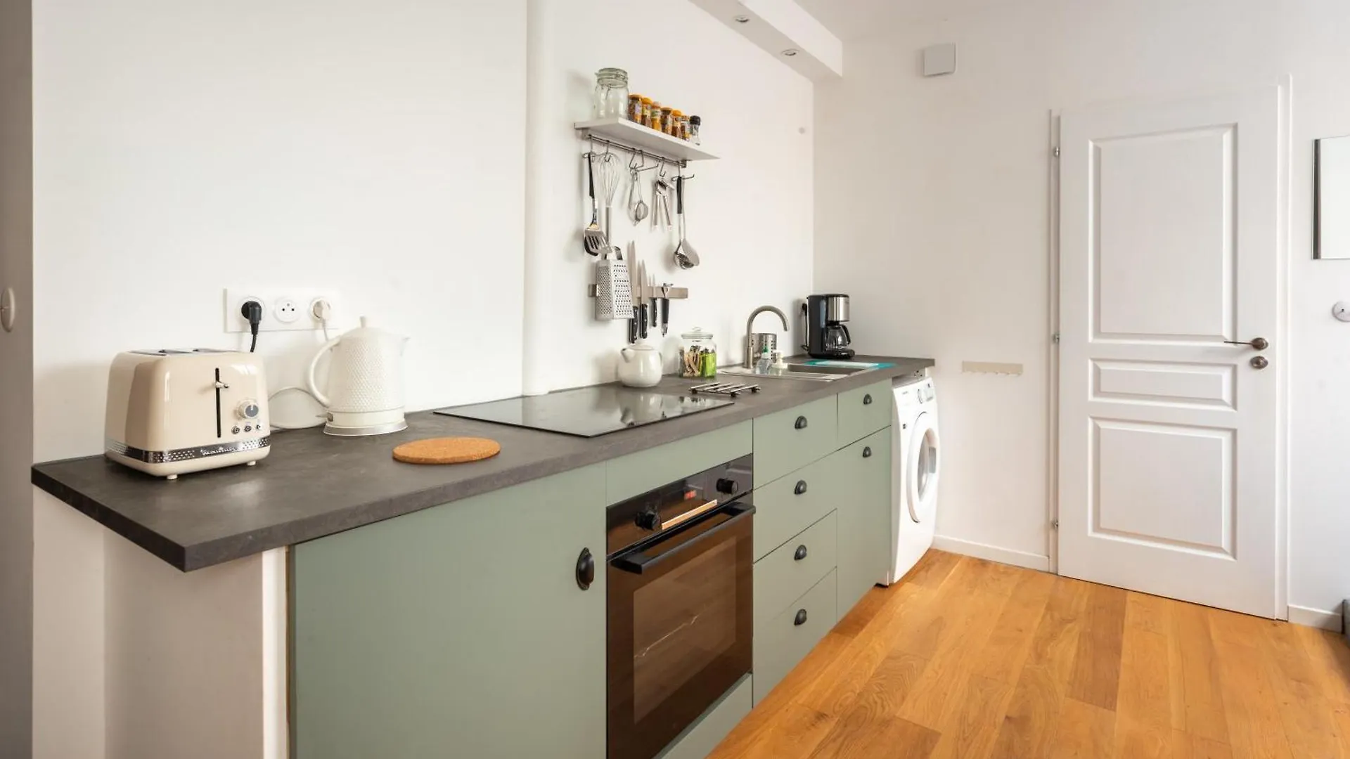 Stylish Studio Apartment Canal Saint-Martin Paris