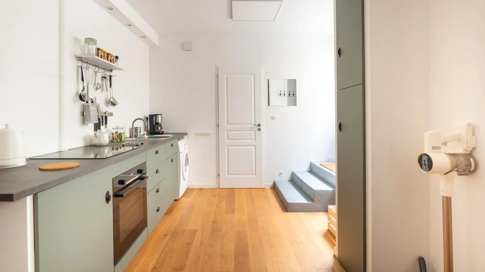 Stylish Studio Apartment Canal Saint-Martin Paris