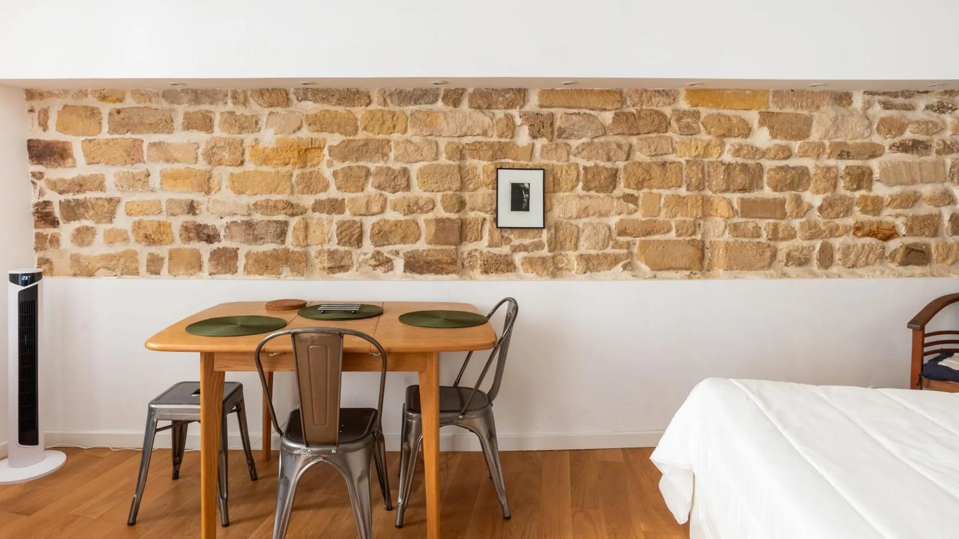 Stylish Studio Apartment Canal Saint-Martin Paris